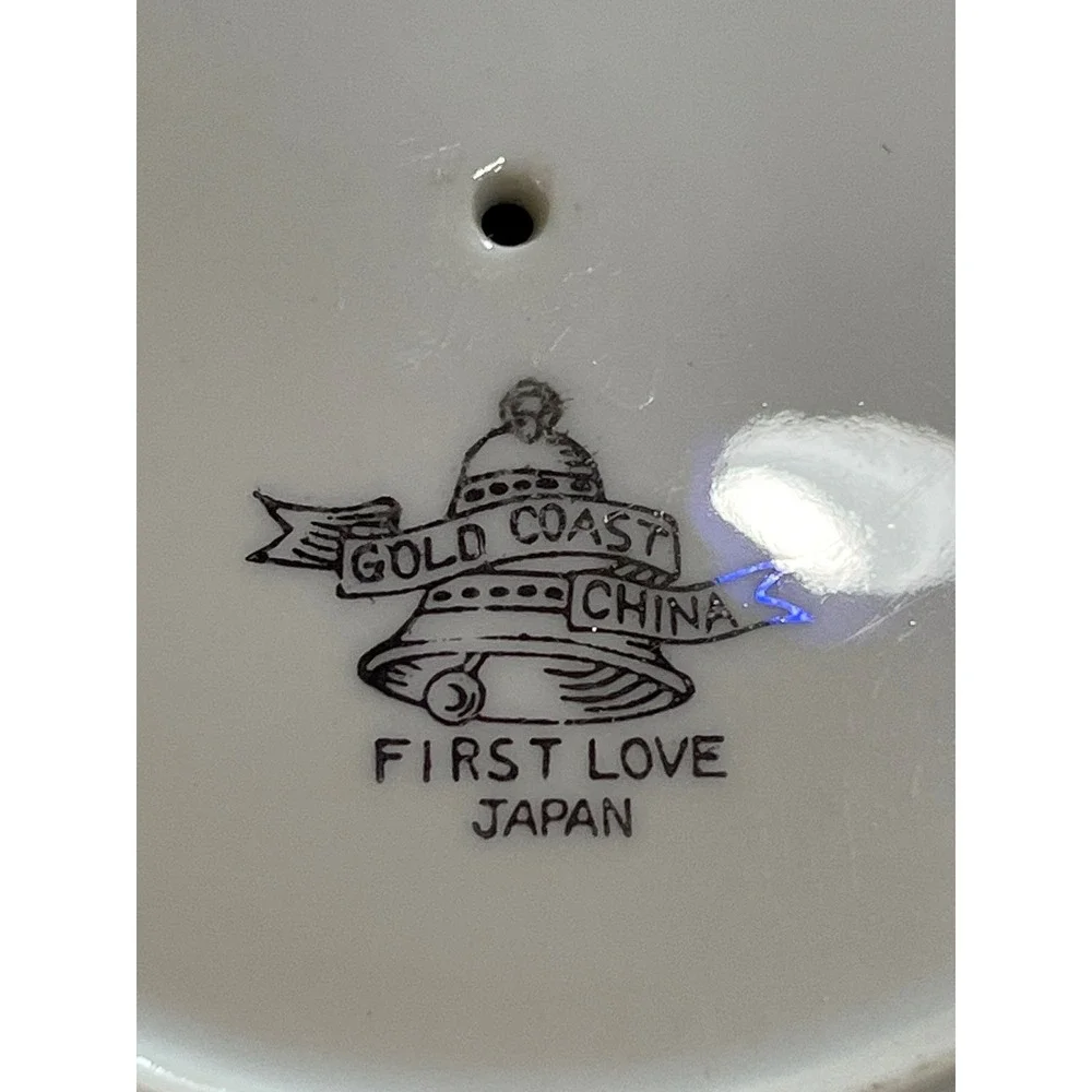 Gold Coast China First Love Gravy Boat Attached Underplate White Rose Platinum